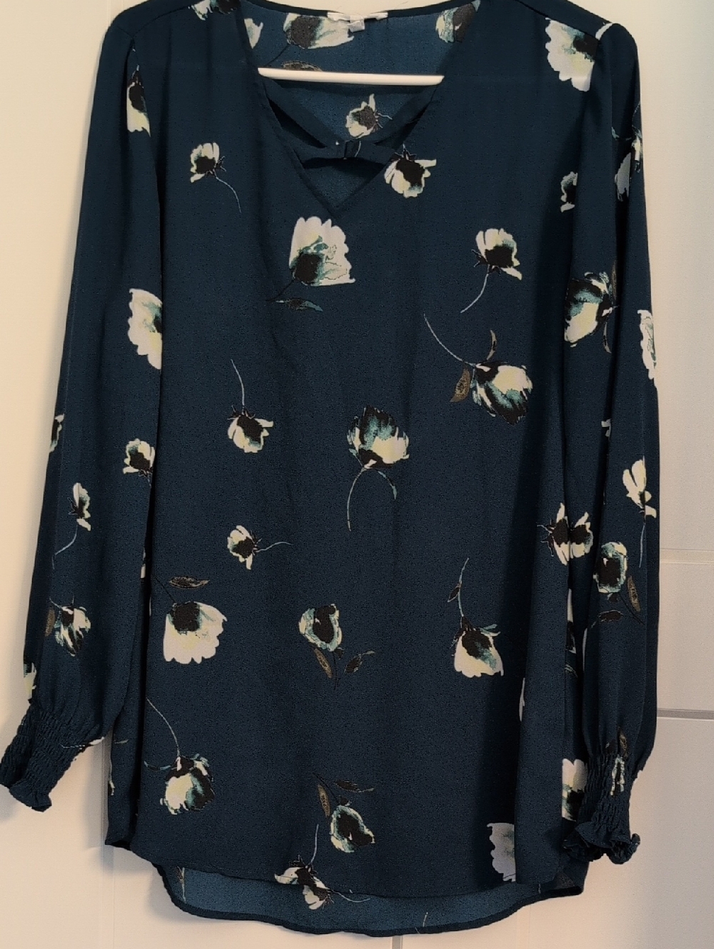 Maurices Teal Floral V-Neck Long Sleeve Tunic